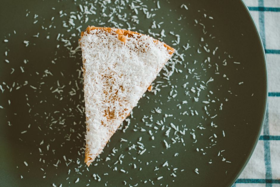 Glutenfri och laktosfri kokoskaka med hallon – recept