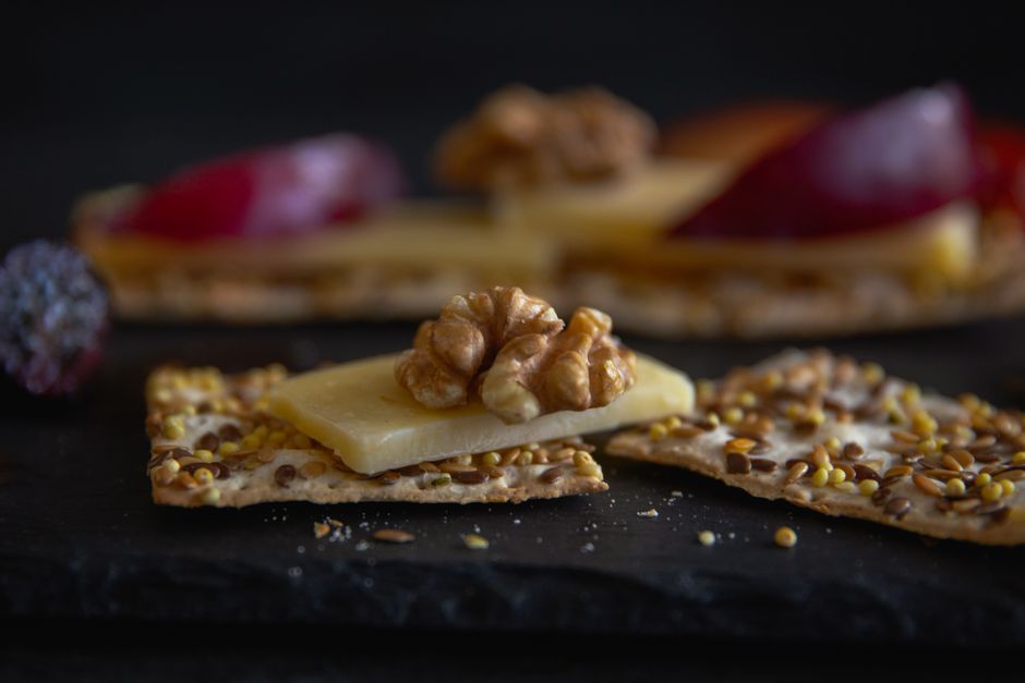 Glutenfritt knäckebröd – frasigt och tunt (recept)